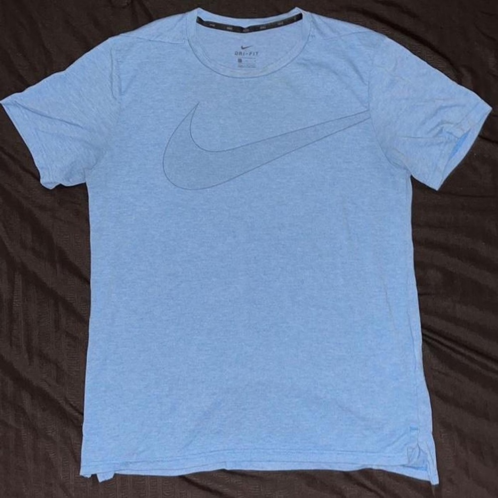 Dry dash fit Nike athletic tee.